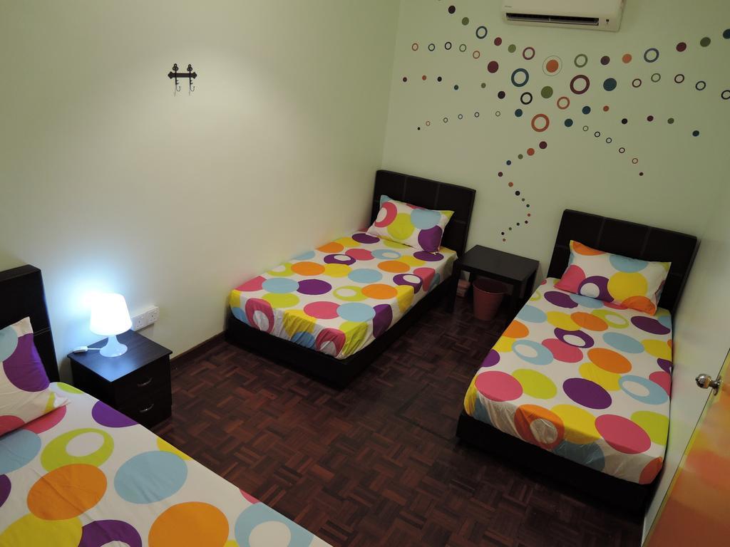 The Pillohouzzze Hotell Malacca Exteriör bild