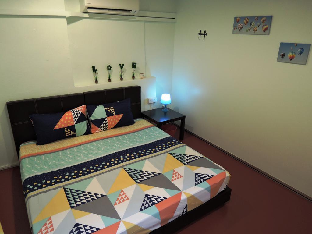 The Pillohouzzze Hotell Malacca Exteriör bild