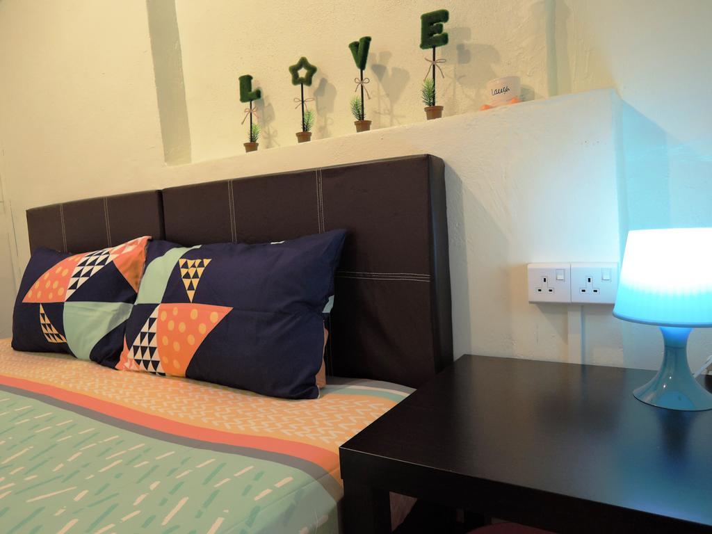 The Pillohouzzze Hotell Malacca Exteriör bild