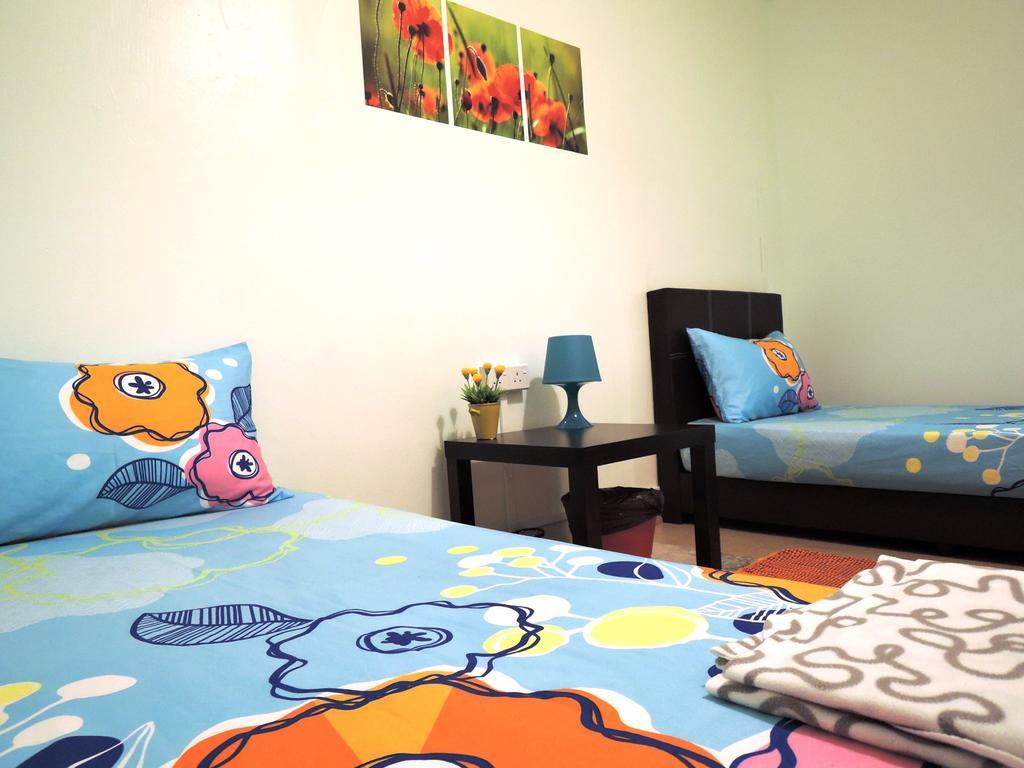 The Pillohouzzze Hotell Malacca Exteriör bild