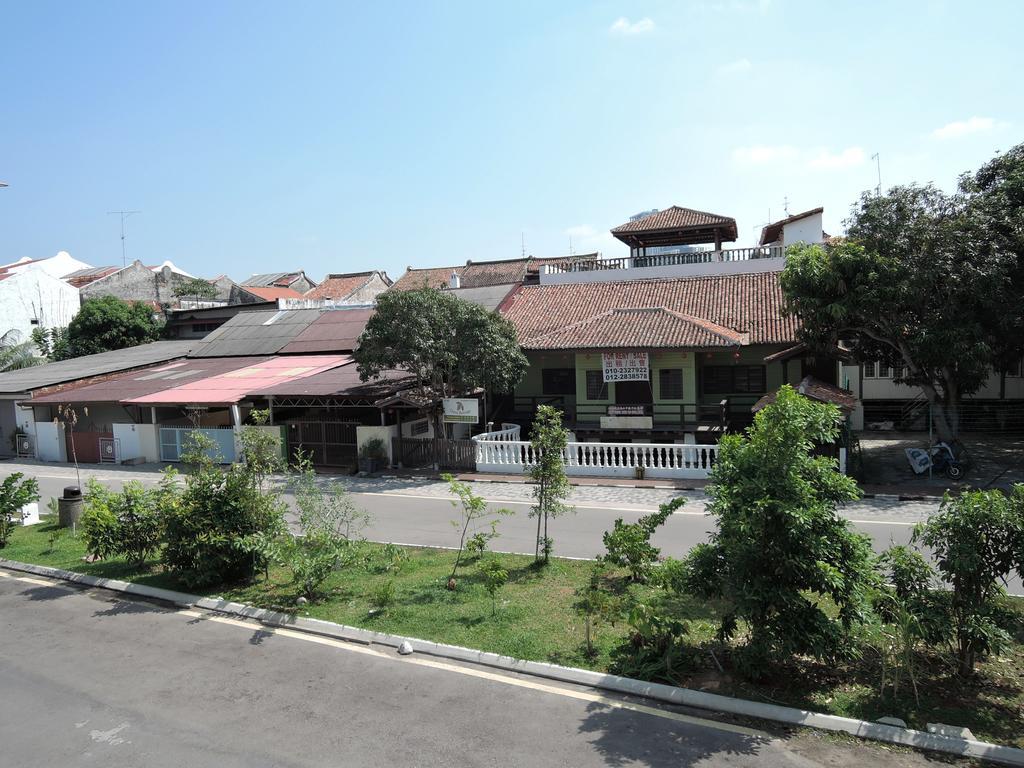 The Pillohouzzze Hotell Malacca Exteriör bild