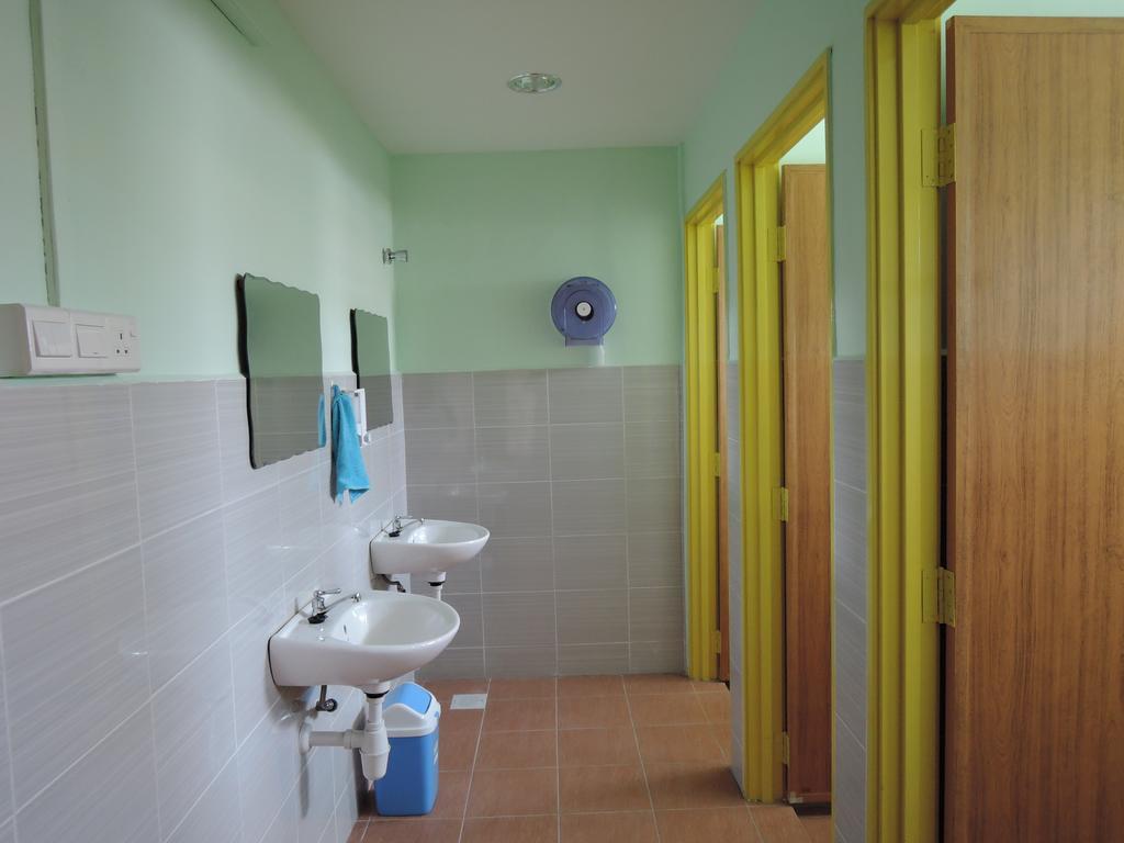 The Pillohouzzze Hotell Malacca Exteriör bild