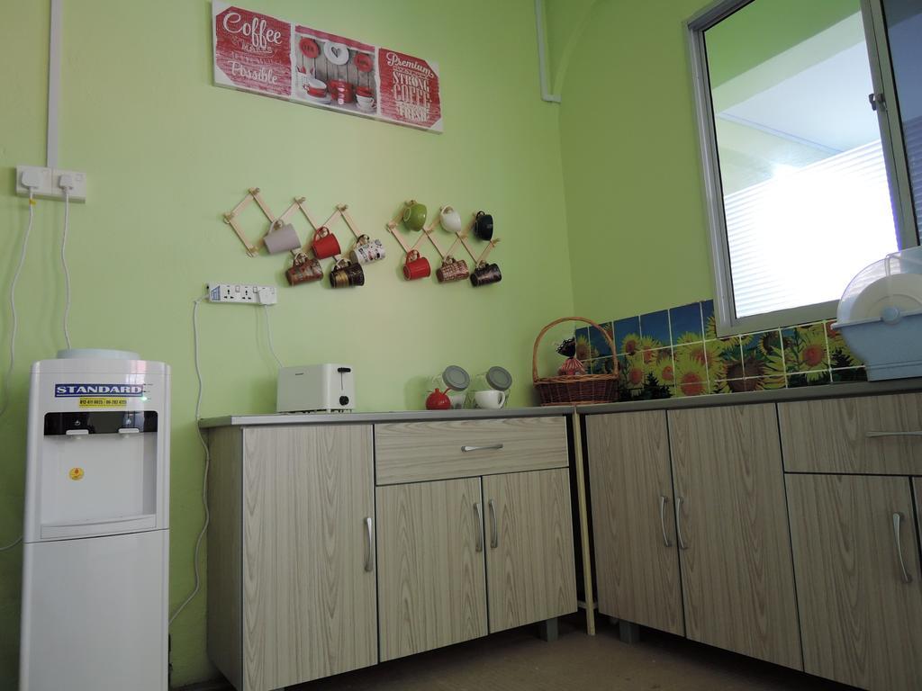 The Pillohouzzze Hotell Malacca Exteriör bild