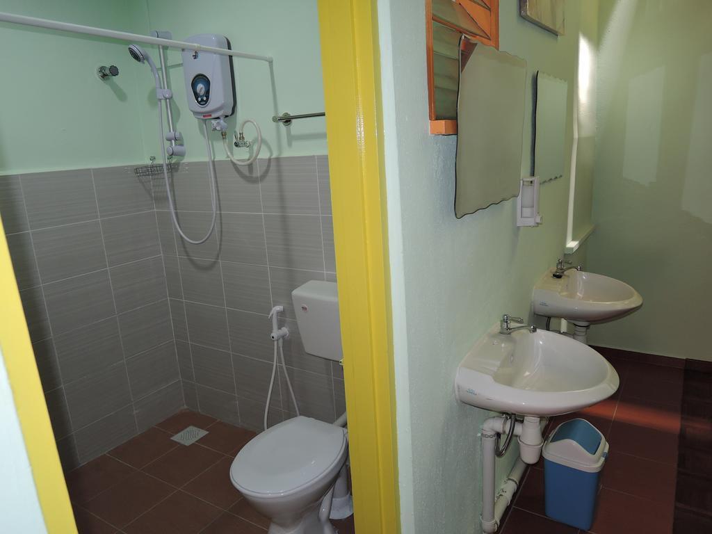 The Pillohouzzze Hotell Malacca Exteriör bild