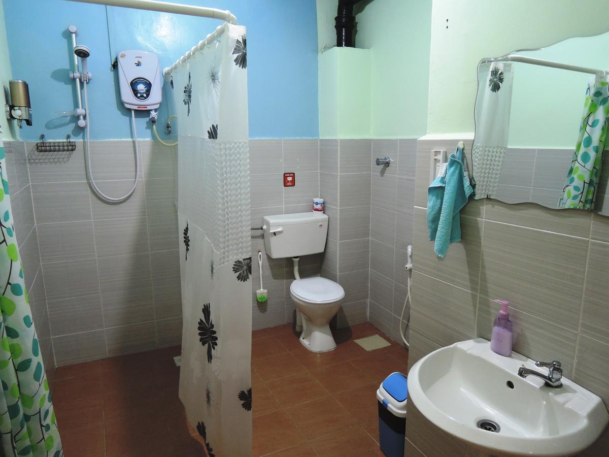 The Pillohouzzze Hotell Malacca Exteriör bild