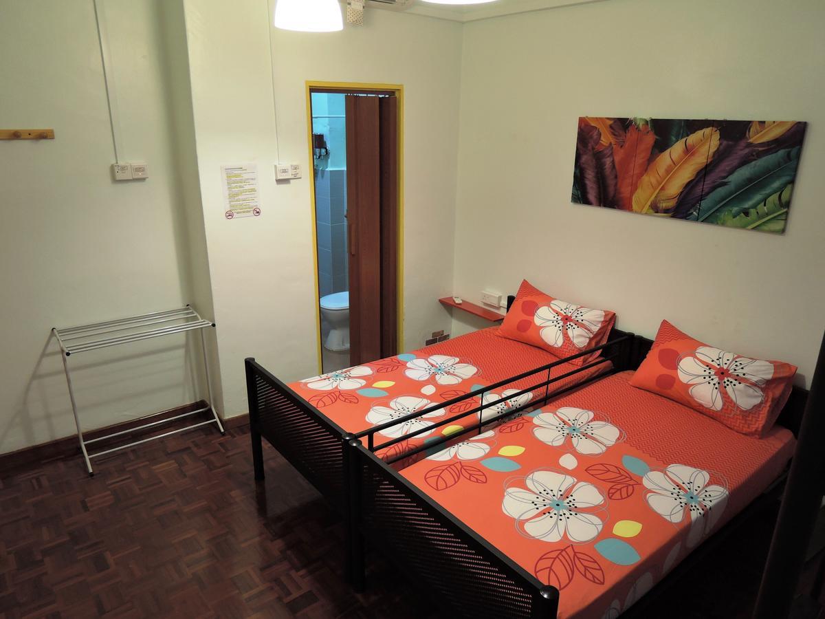 The Pillohouzzze Hotell Malacca Exteriör bild