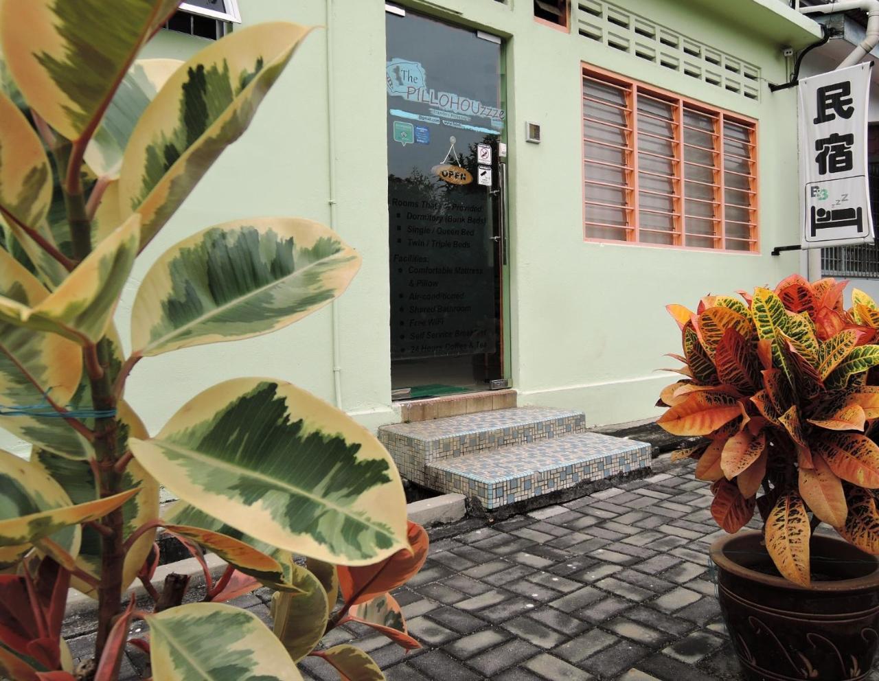 The Pillohouzzze Hotell Malacca Exteriör bild