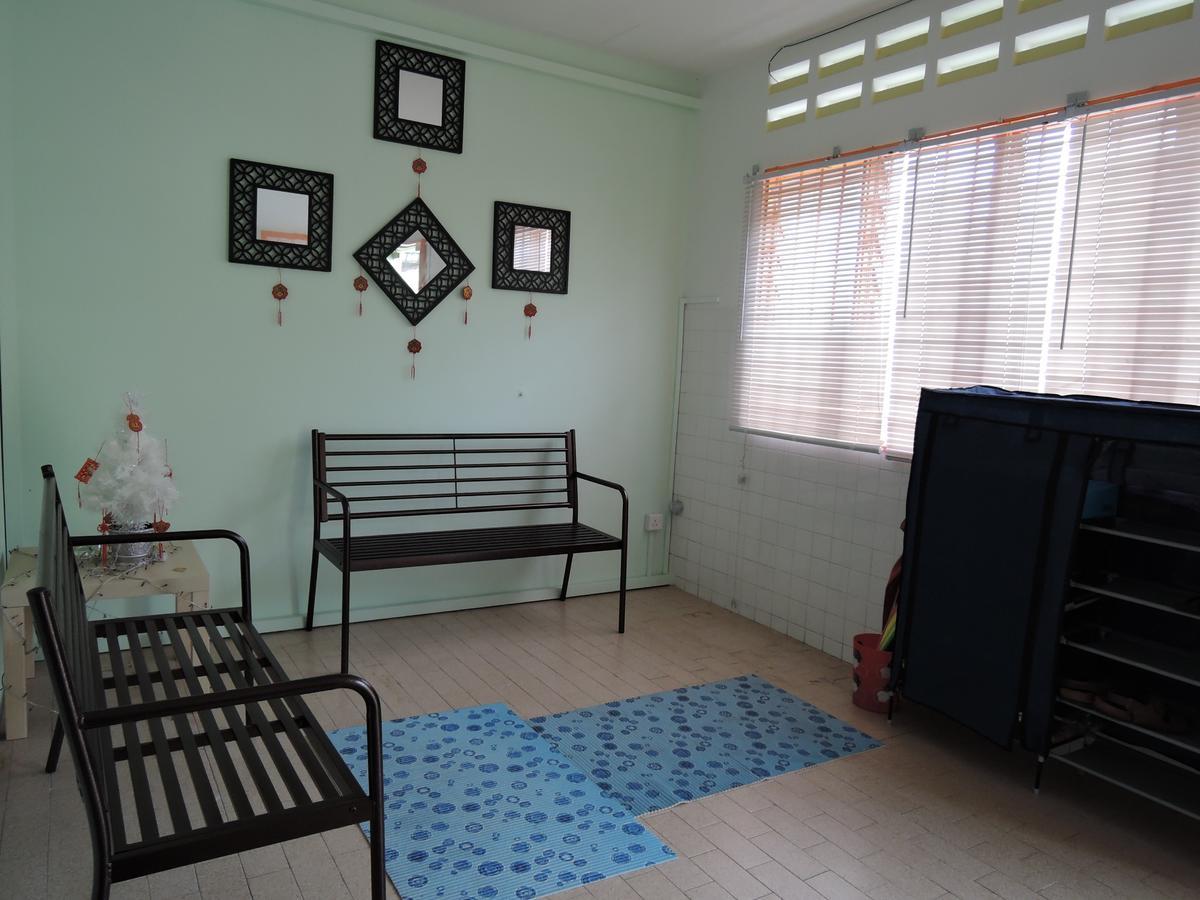 The Pillohouzzze Hotell Malacca Exteriör bild