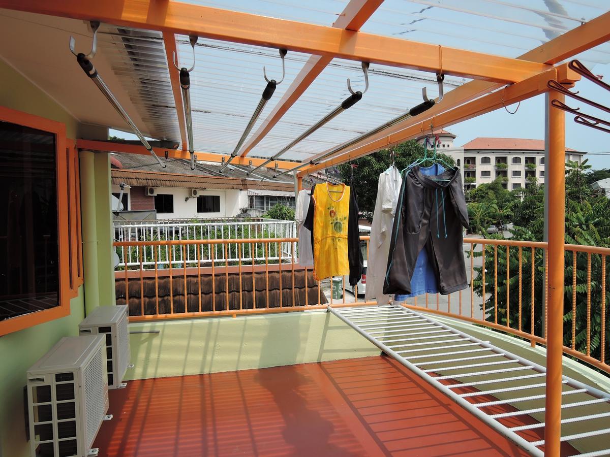 The Pillohouzzze Hotell Malacca Exteriör bild